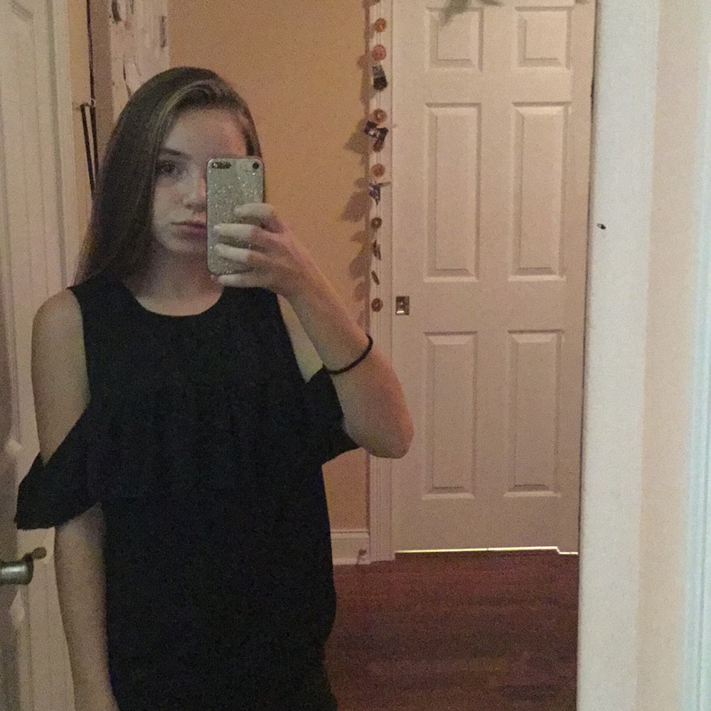 Black cold shoulder ruffle shirt!